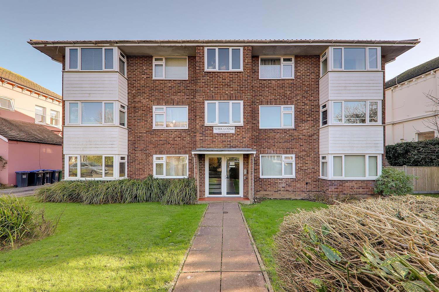 Flat | Victoria Road, Worthing, BN11 | To Let